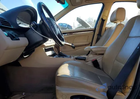 2003 BMW 325 Xi z USA, uszkodzony, nr VIN WBAEU33403PM56129